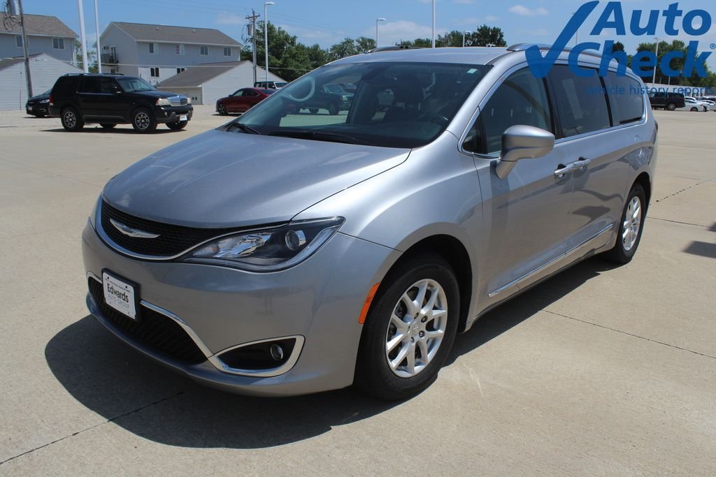 Used 2020 Silver Chrysler Touring L image 7