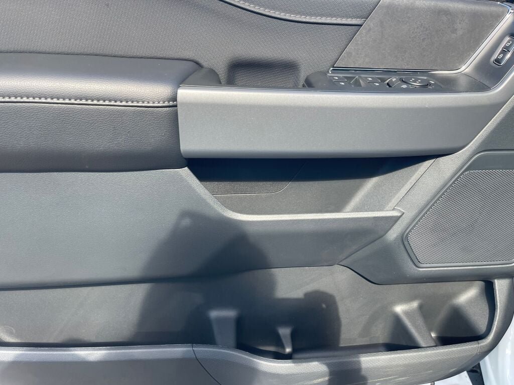 New 2026 Oxford White Ford XLT image 7