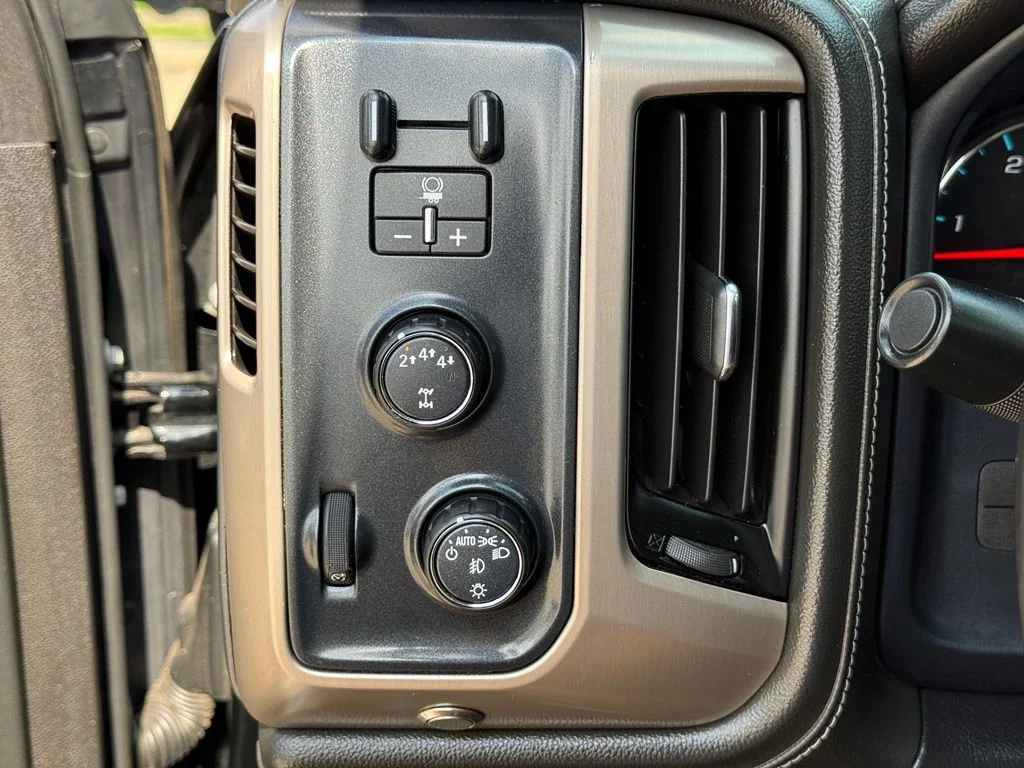 Used 2018 Black GMC Denali image 21