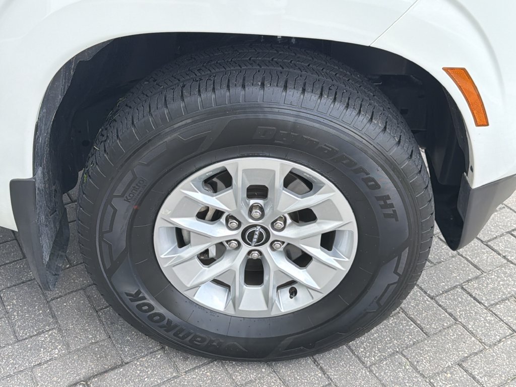 2024 Nissan Frontier SV - Photo 9