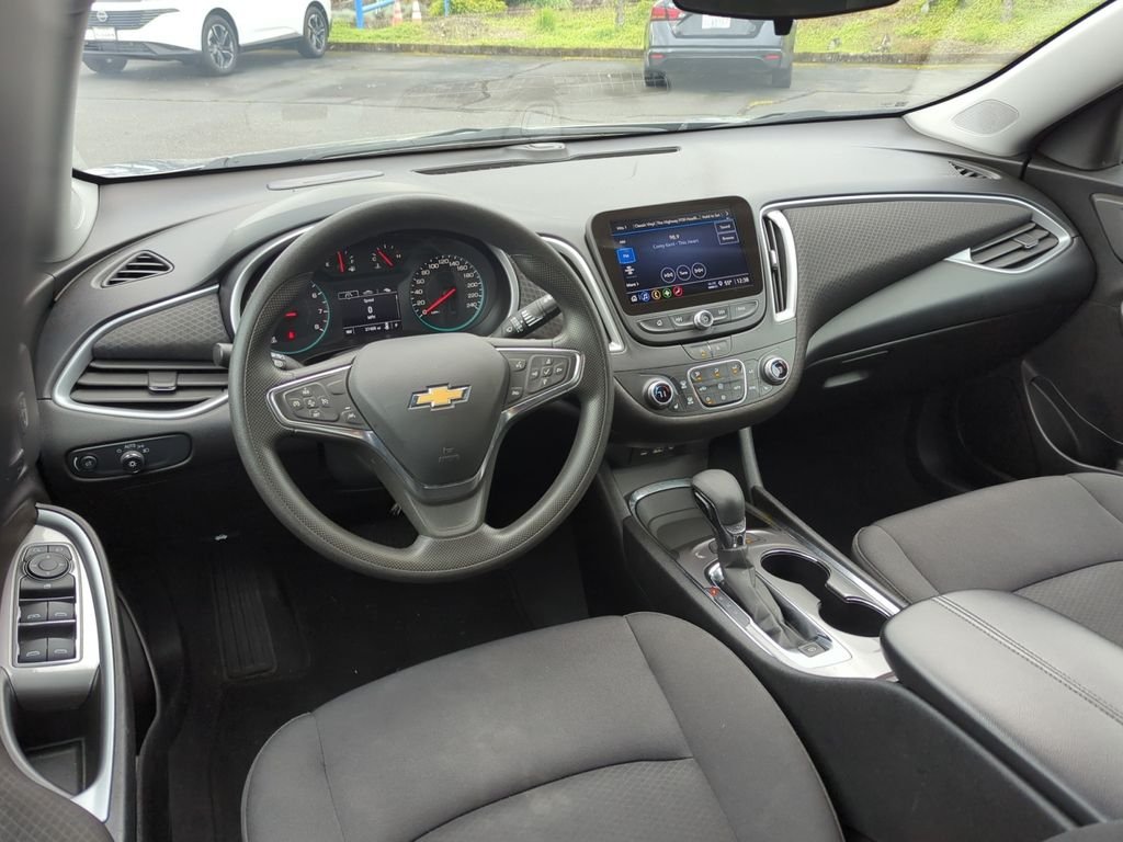 Used 2024 Gray Chevrolet LT image 17