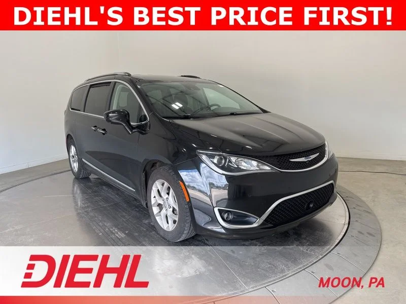 2019 Chrysler Pacifica Touring L's photo