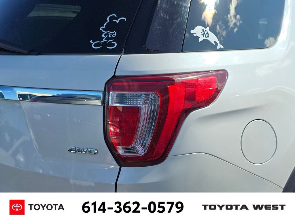 Used 2019  Ford Limited image 9