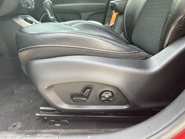 Used 2019 Red Jeep Latitude image 35
