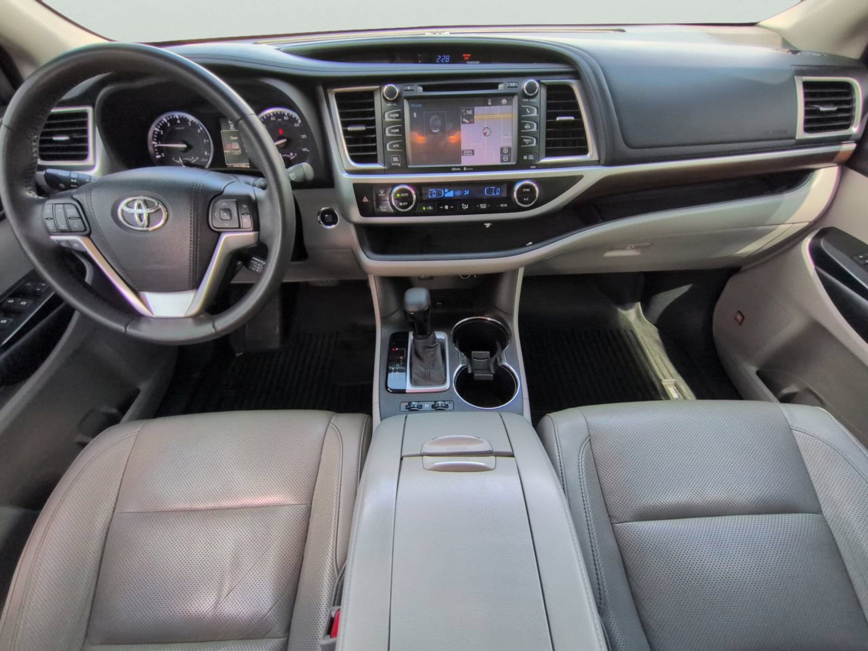 Used 2015 Silver Sky Metallic Toyota Limited image 12
