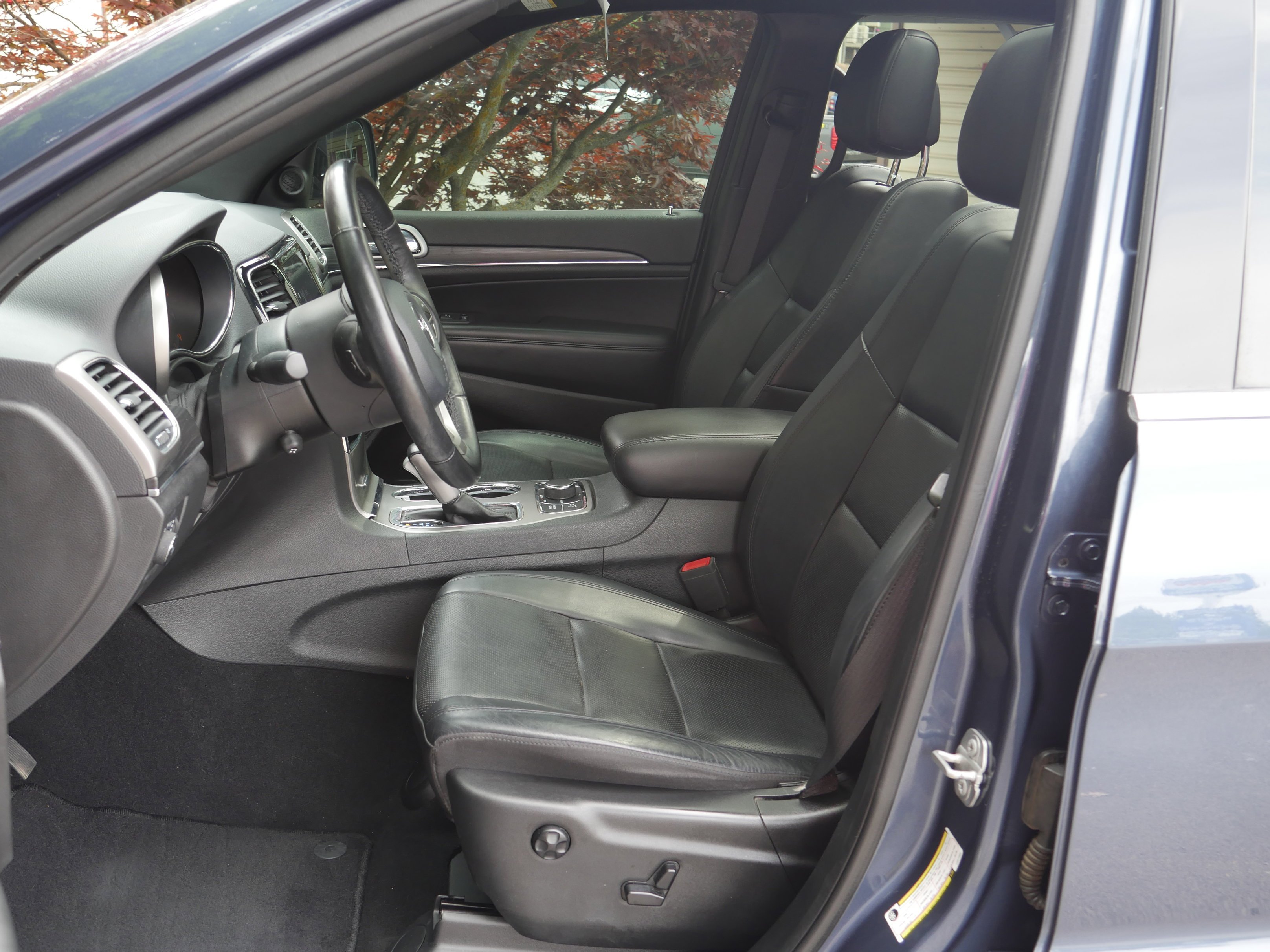 Used 2020 Slate Blue Pearlcoat Jeep Limited image 3