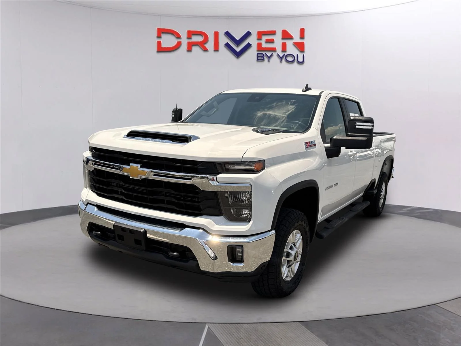 Used 2025 Summit White Chevrolet LT image 8