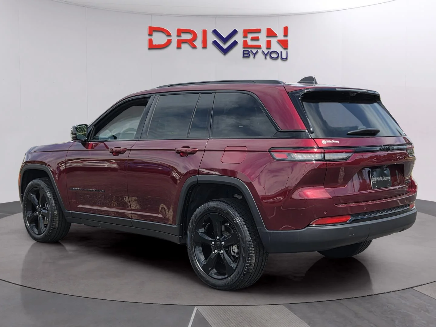 Used 2025 Velvet Red Pearlcoat Jeep Limited image 3