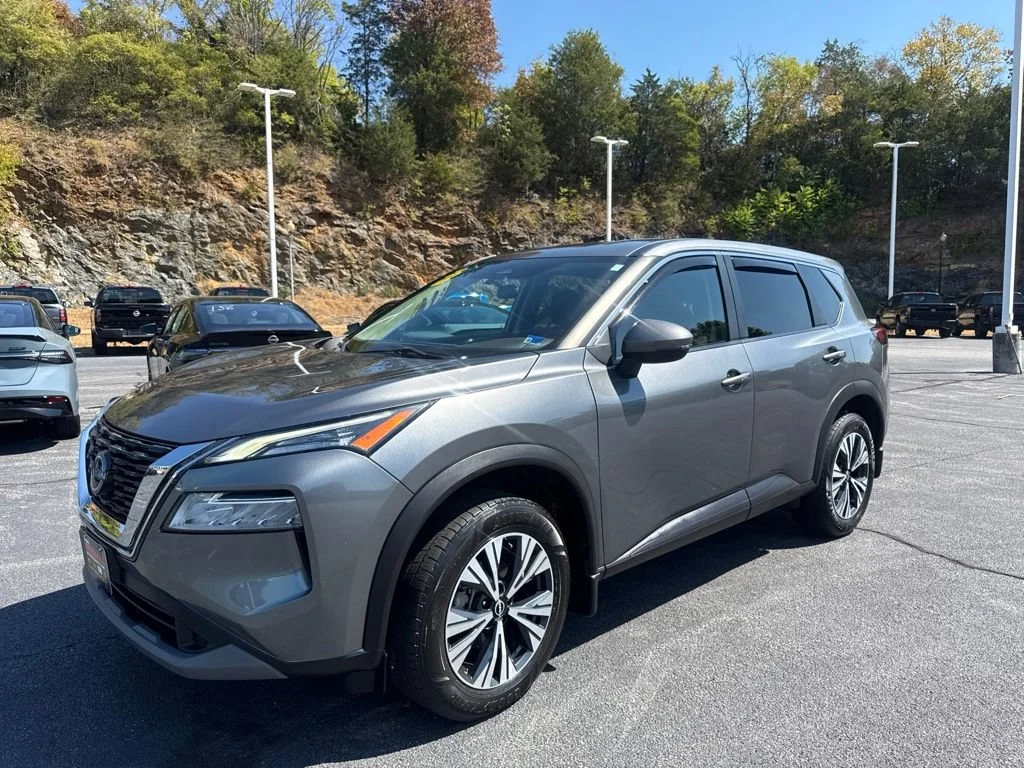 Used 2022 Gray Nissan SV image 3