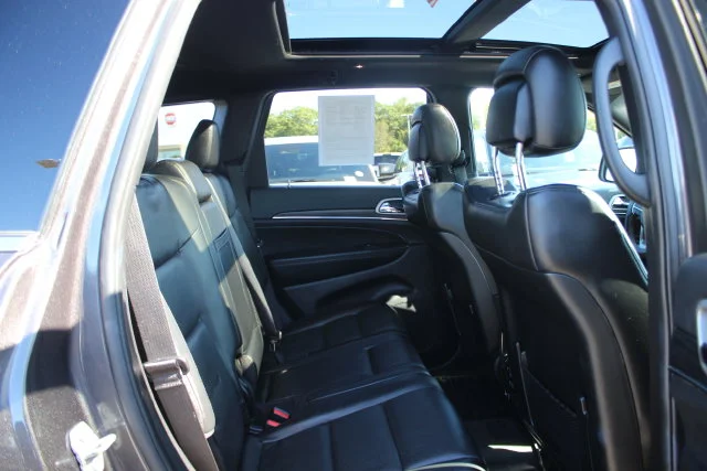 Used 2020 Gray Jeep Limited image 31