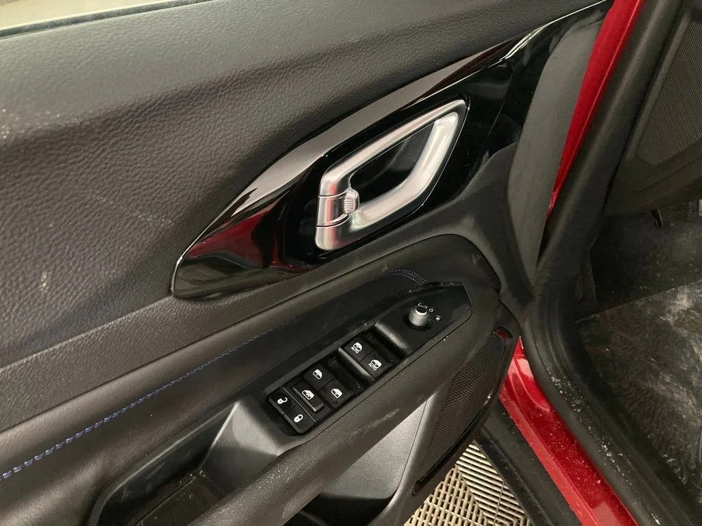 New 2026 Red Hot Pearlcoat Jeep Latitude image 12
