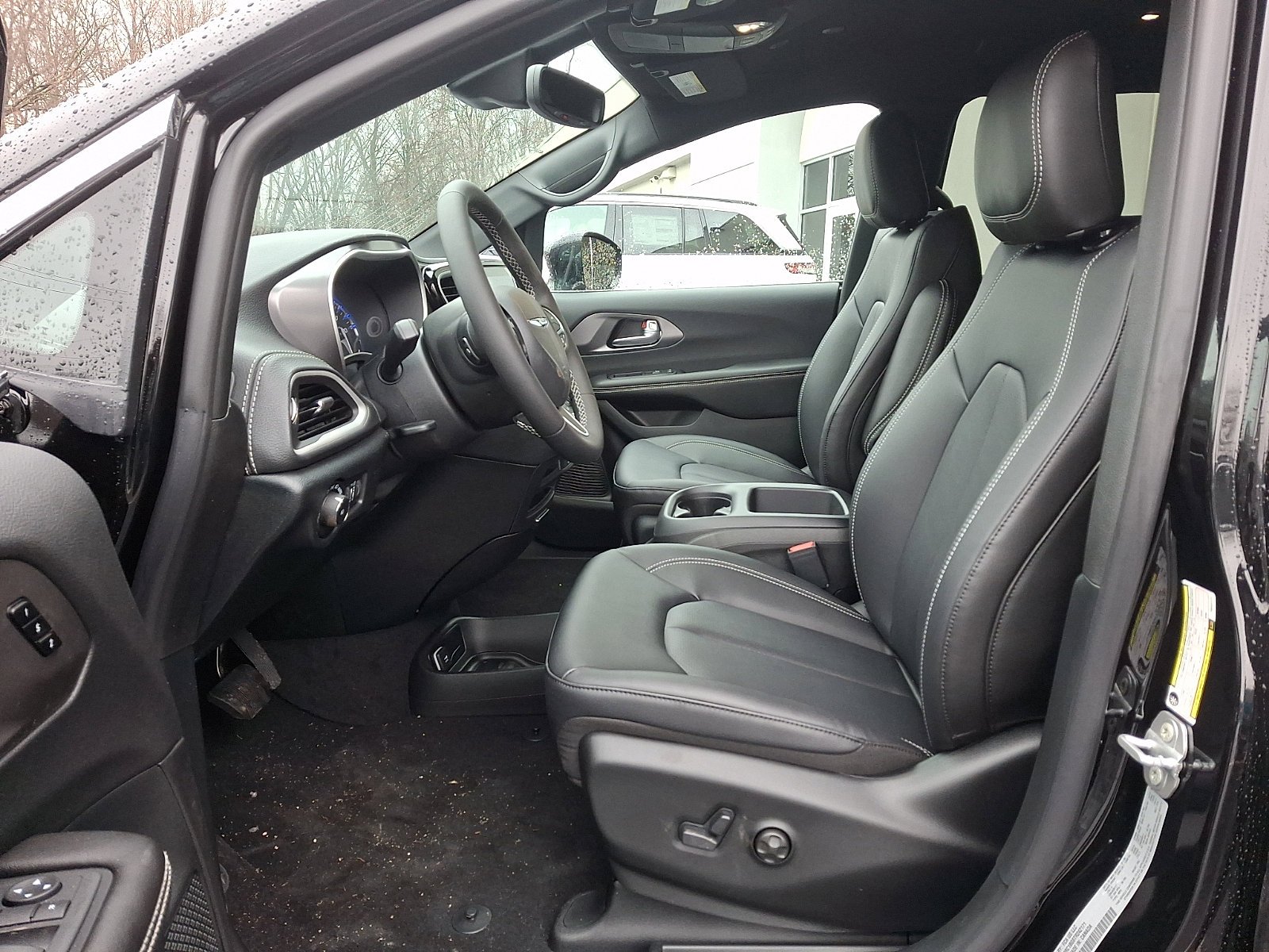 New 2026 Diamond Black Crystal Pearl-Coat Exterior Paint Chrysler Select image 11
