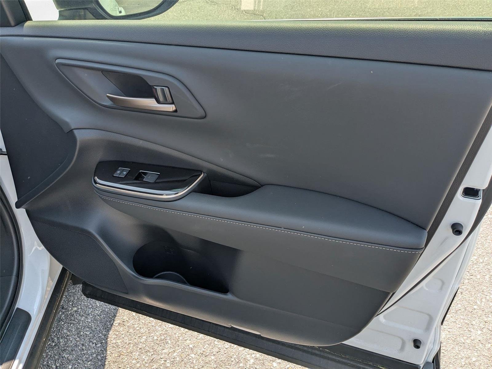 Used 2025 Oxygen White Toyota Platinum image 32