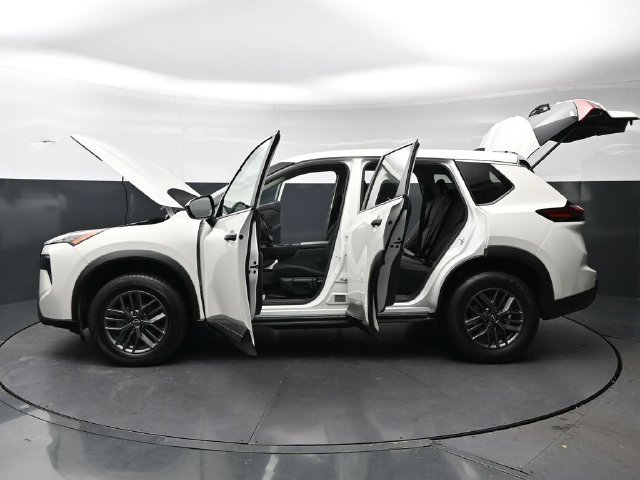Used 2024 Glacier White Nissan S image 32