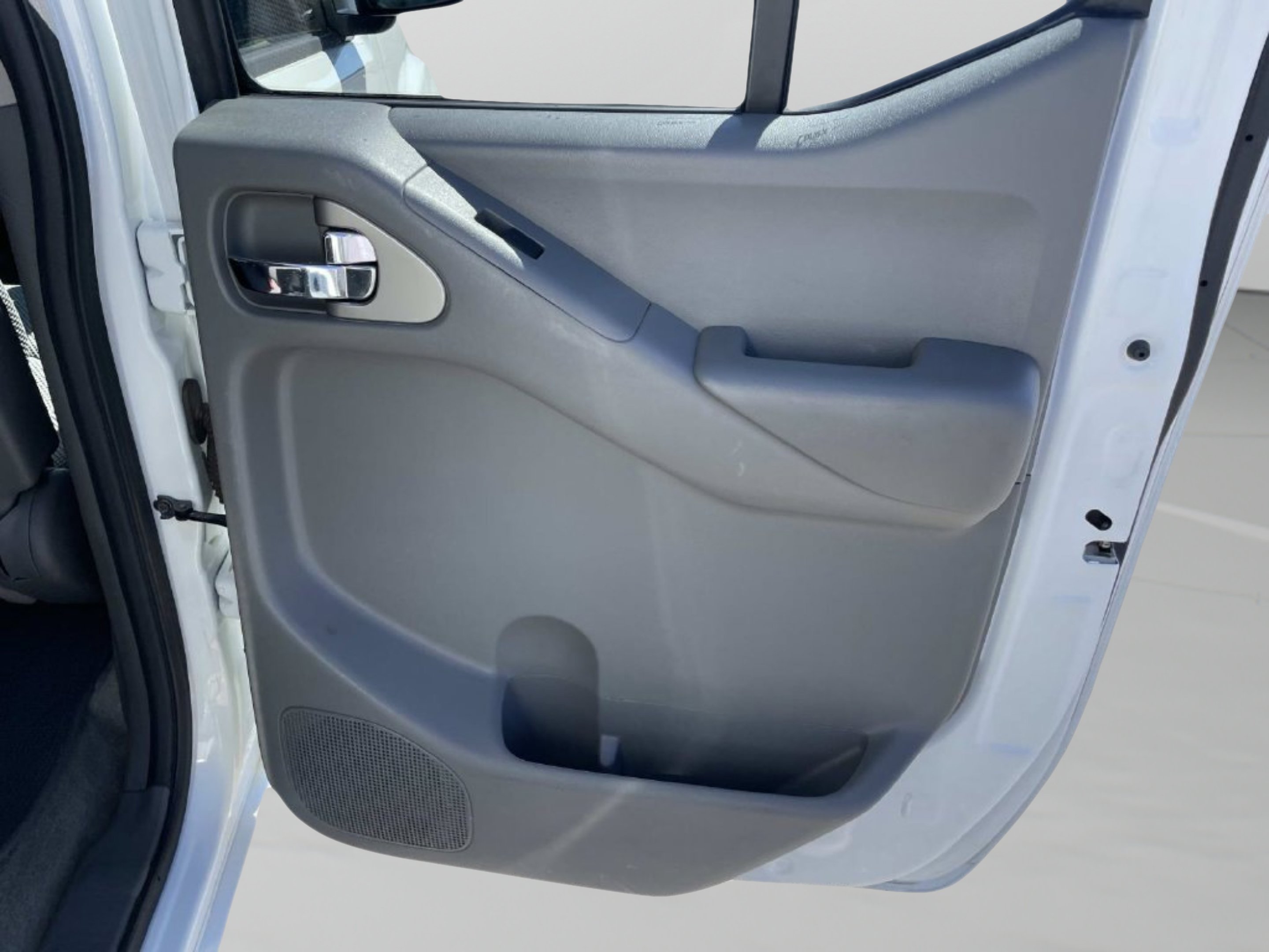 Used 2013 White Nissan SV image 12
