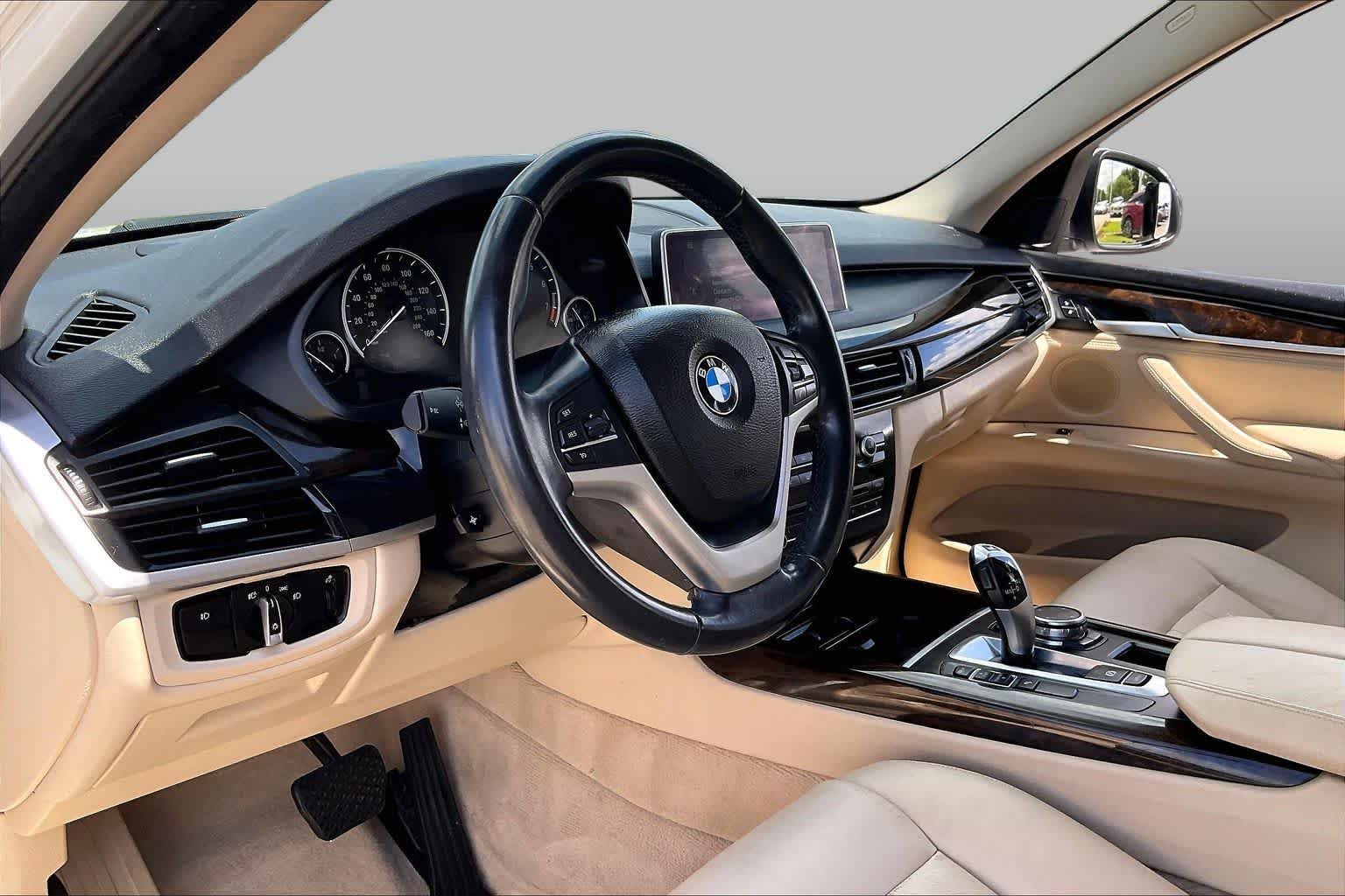 Used 2015 Alpine White BMW sDrive35i image 15