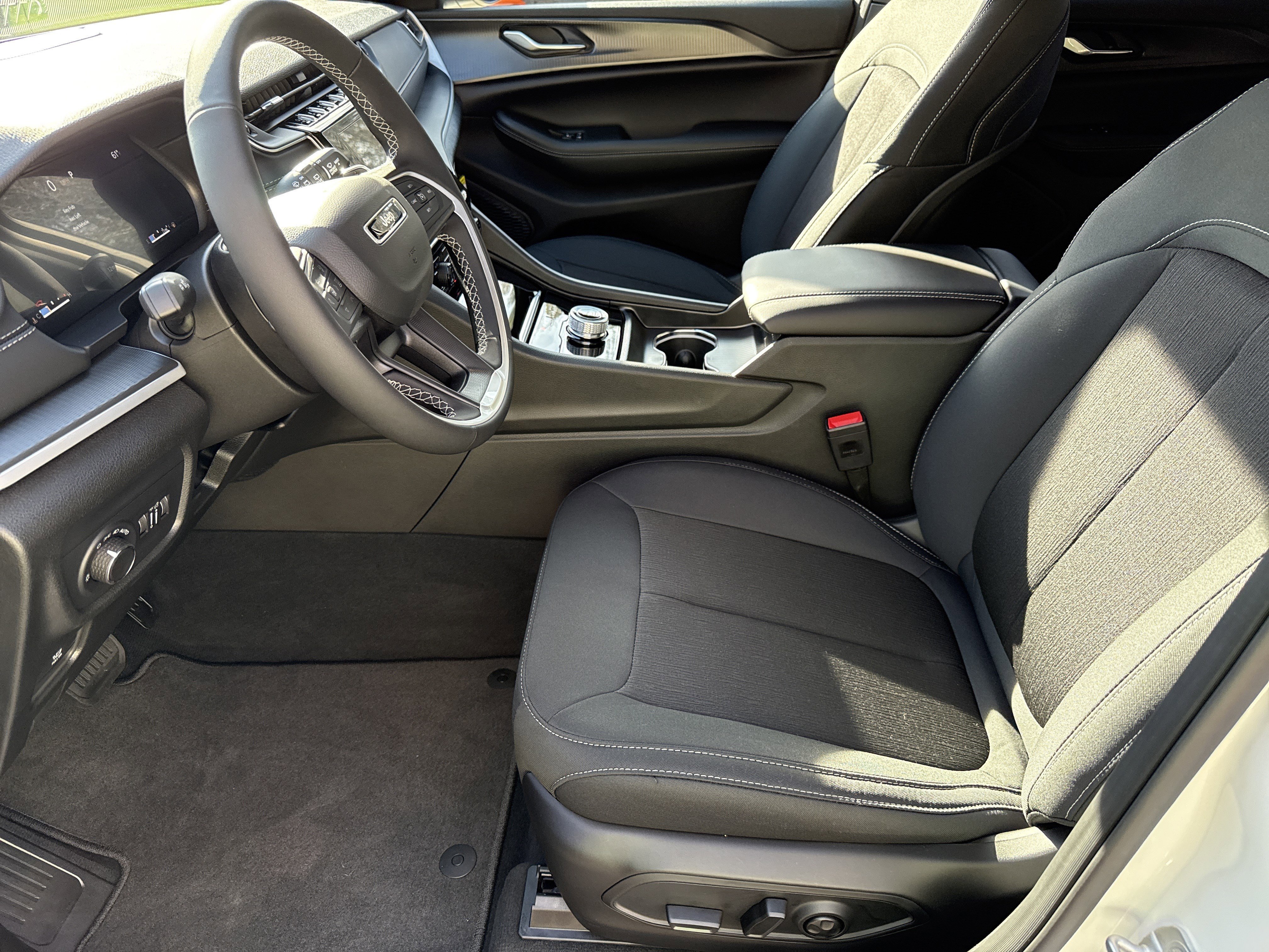 New 2025 Bright White Clearcoat Jeep Laredo image 9