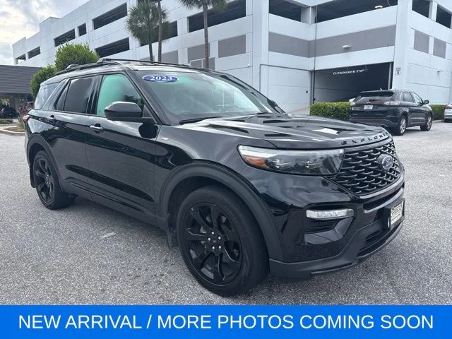 Certified Used 2023 Agate Black Metallic Ford ST-Line image 26