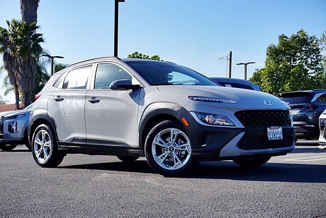 Used 2023 Silver Hyundai SEL image 1