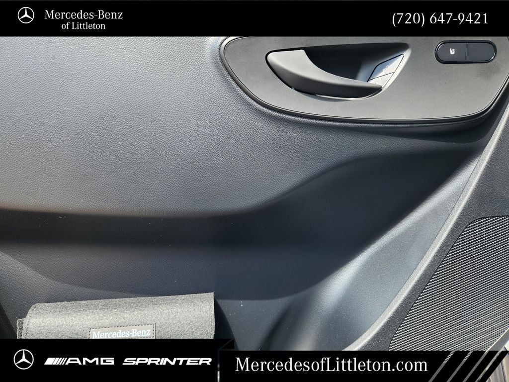 New 2026 Arctic+White Mercedes-Benz Cargo 144 WB image 23