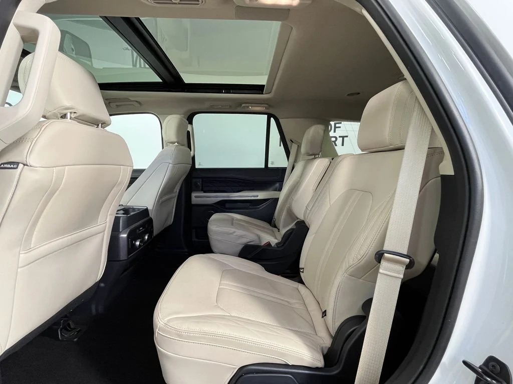 Used 2022 White Ford Platinum image 22