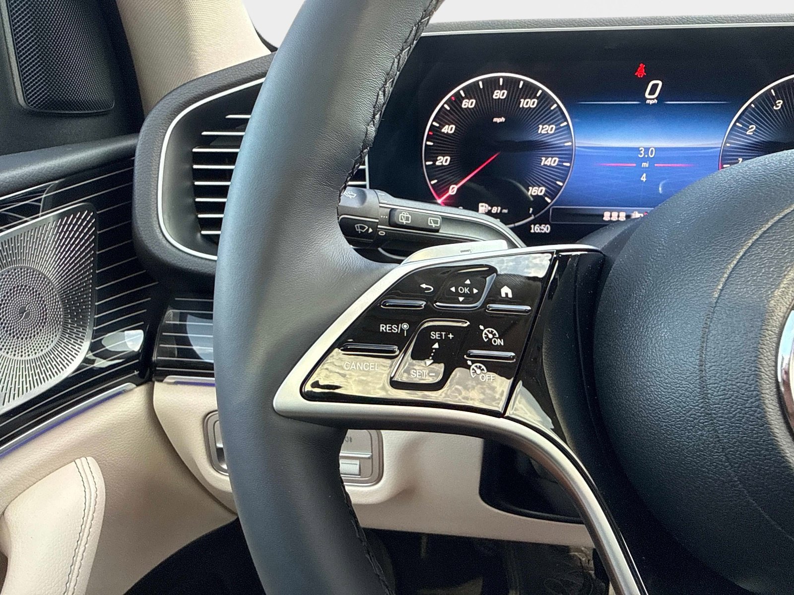 New 2026 Polar White Mercedes-Benz 350 4MATIC® SUV image 31