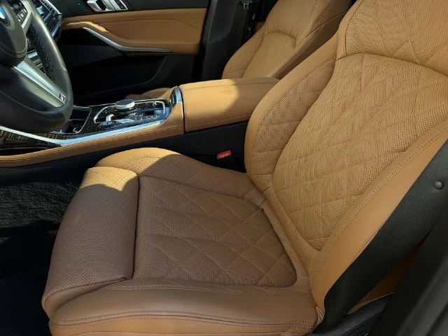 Used 2025 Black BMW xDrive40i image 15