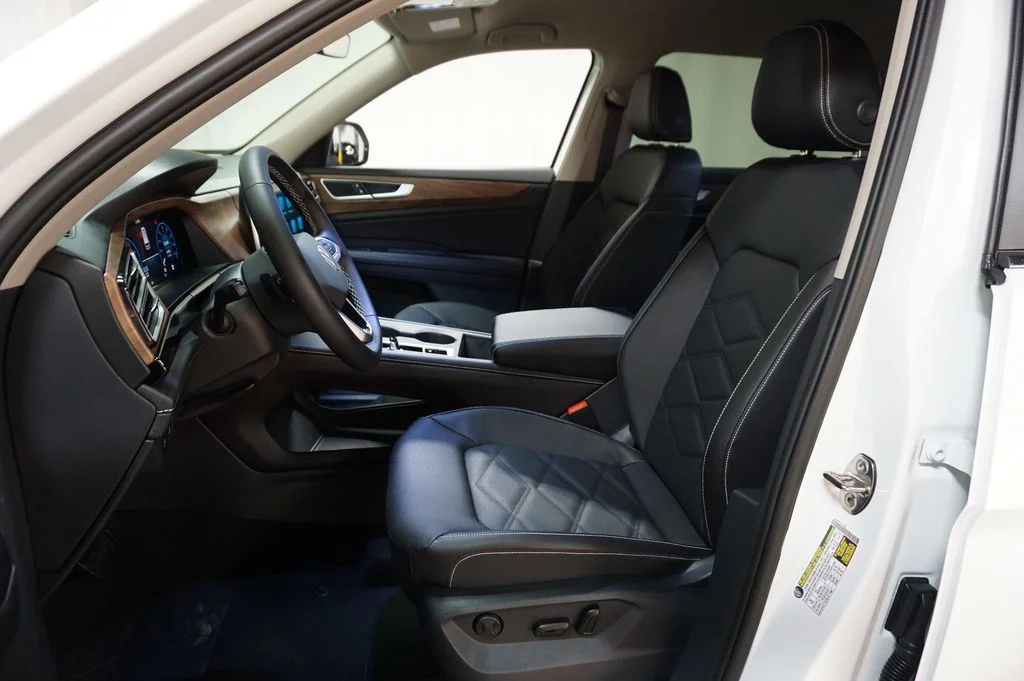 New 2026 Opal White Volkswagen SE image 10