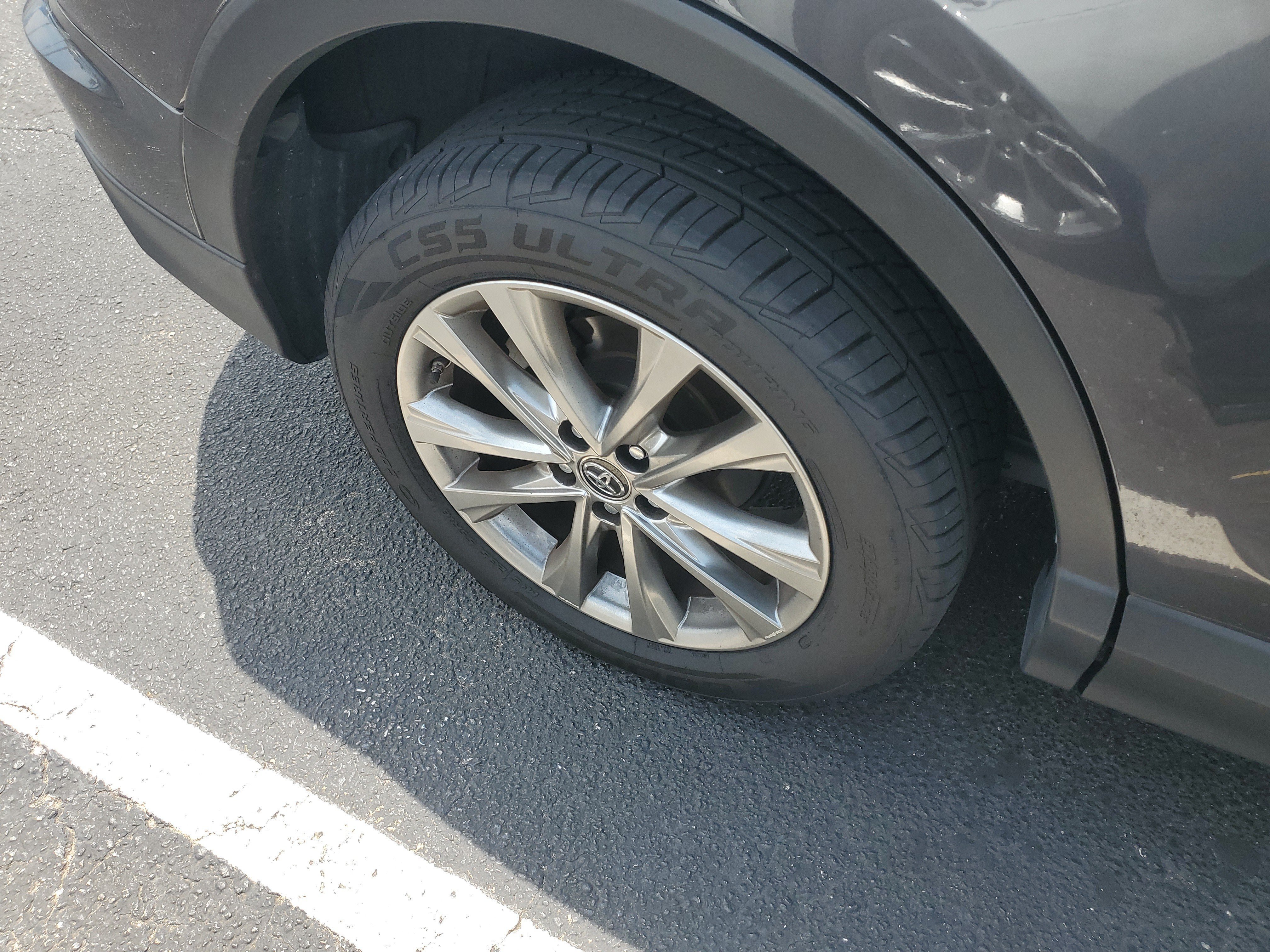 Used 2017  Toyota Limited image 3