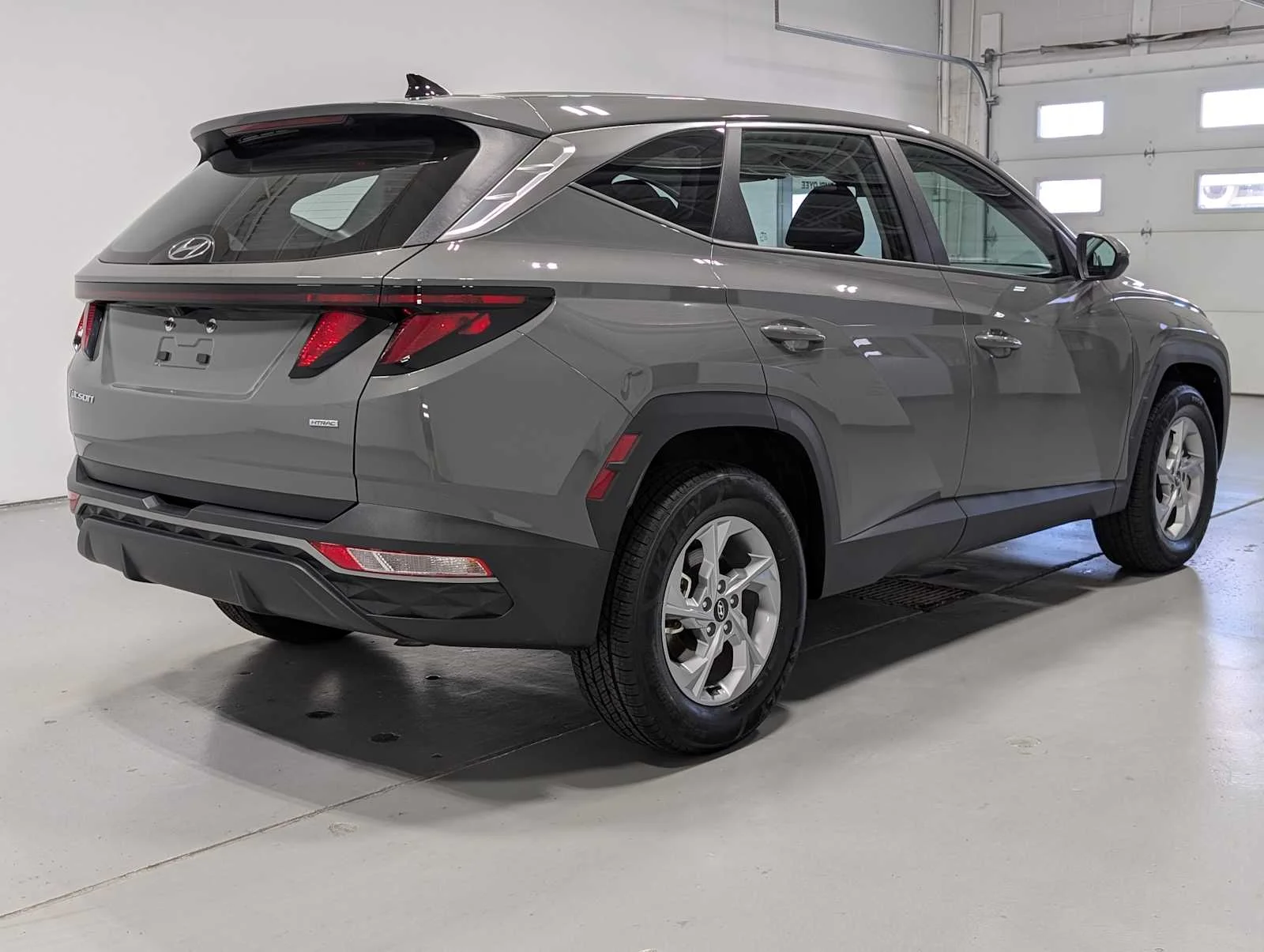 Used 2024 Hampton Gray Hyundai SE image 8