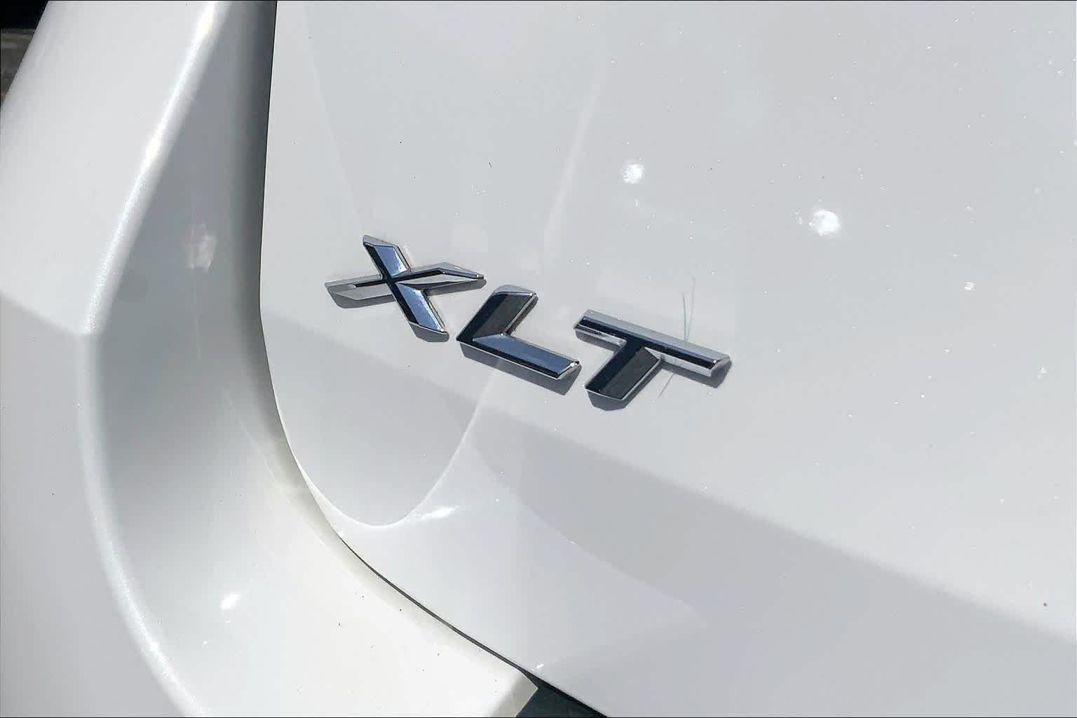 Used 2023 Star White Metallic Tri-Coat Ford XLT image 10