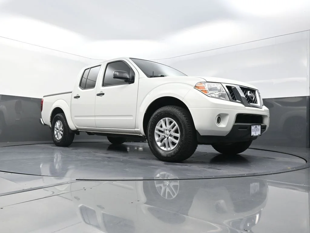 Used 2017 White Nissan SV image 22
