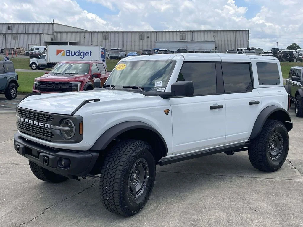 New 2025 Oxford White Ford Badlands® image 7