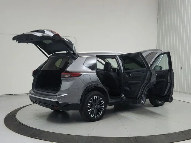 Used 2026 Gray Nissan Platinum image 15