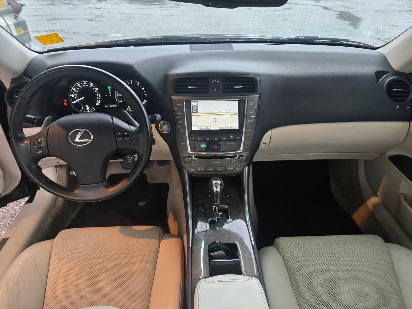 Used 2010  Lexus  image 9