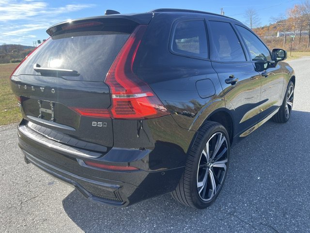 Used 2024 Black Volvo Ultimate Dark Theme image 4