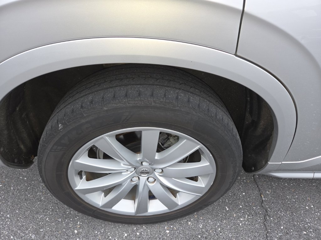 Used 2019 Silver Volvo T6 Momentum image 22
