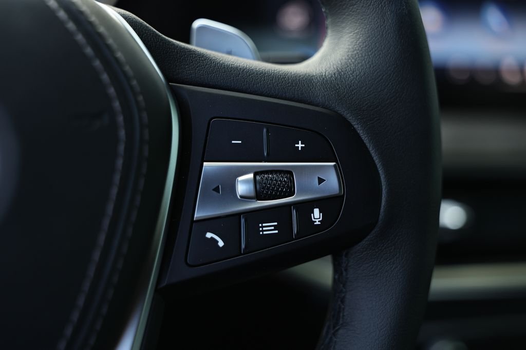 New 2026 Black Sapphire Metallic BMW xDrive50e image 35