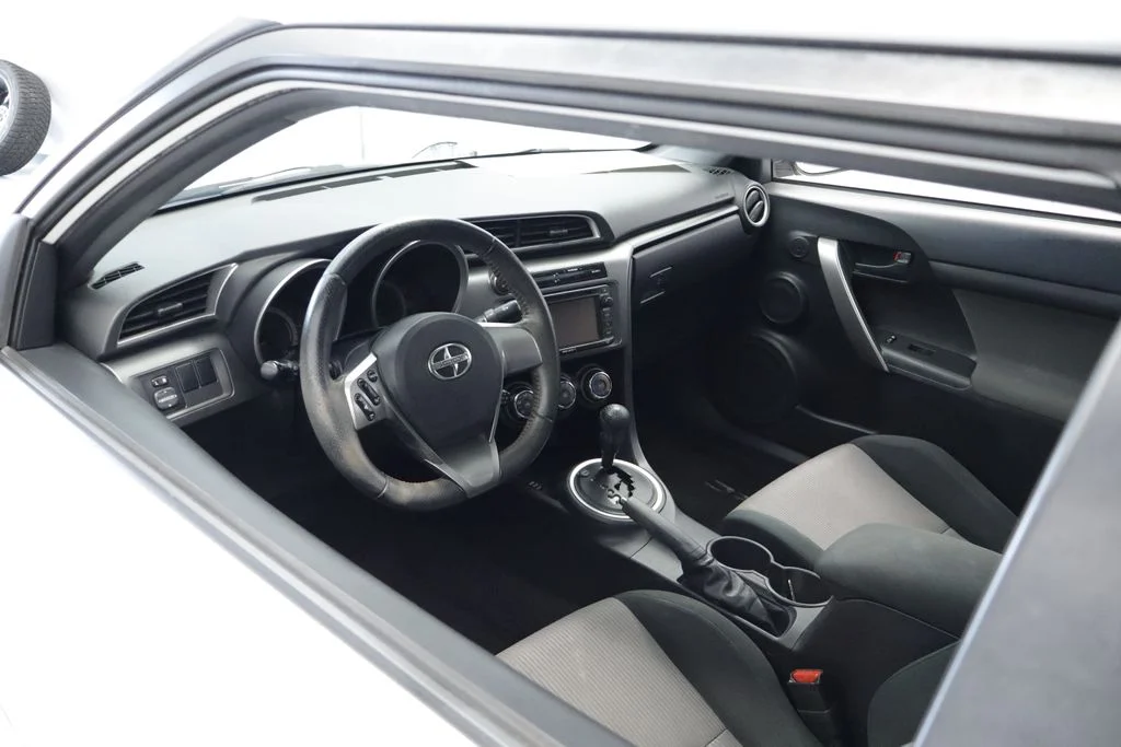 Used 2014 White Scion Base image 21