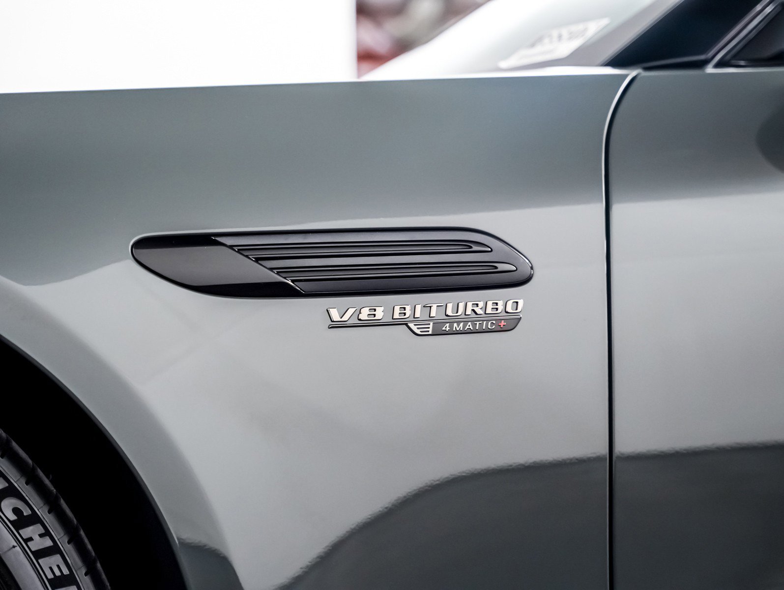 New 2026 MANUFAKTUR Silicon Grey Solid Mercedes-Benz AMG® SL 55 Roadster image 21