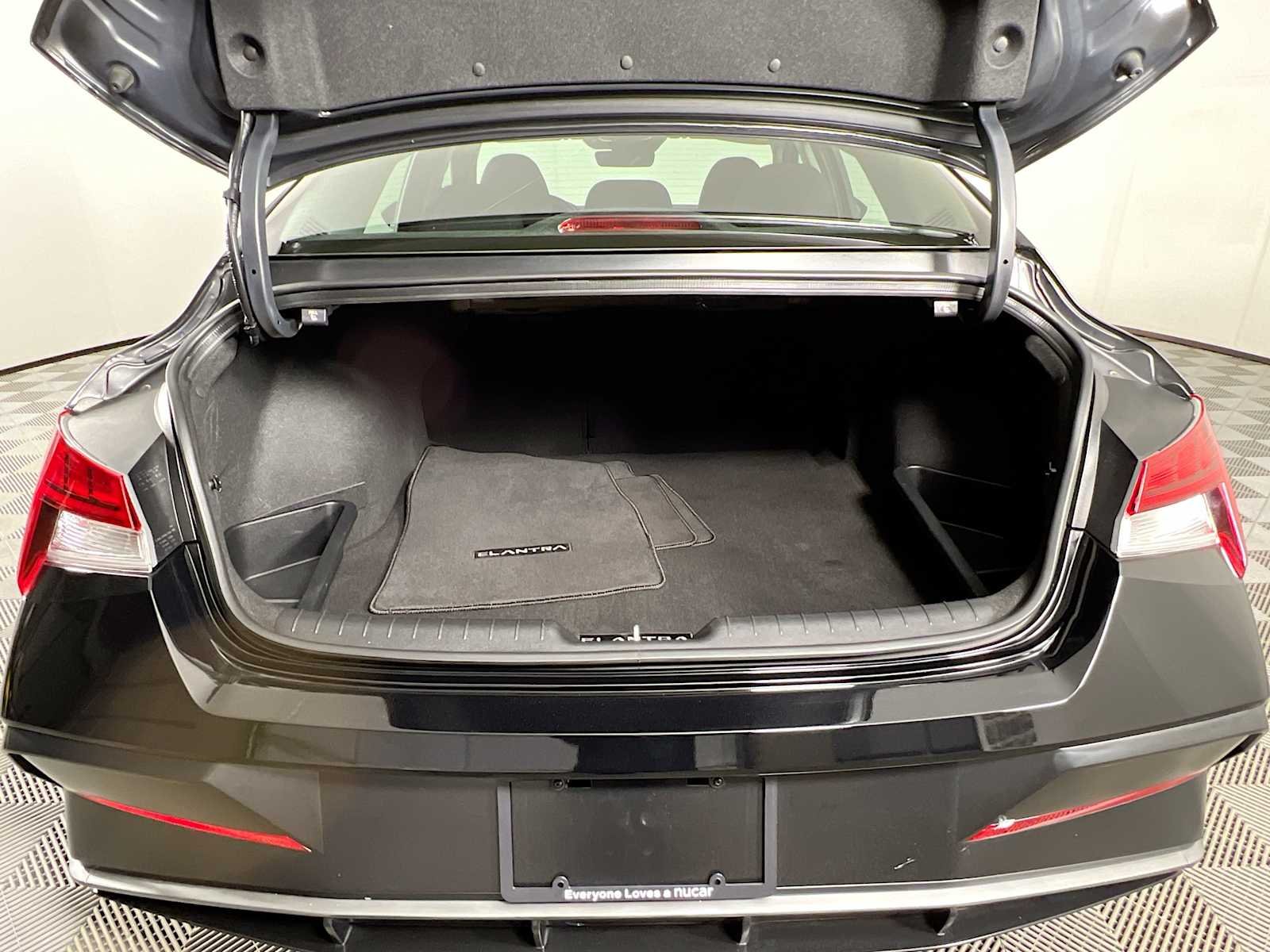 Used 2025 Abyss Black Hyundai SEL Convenience image 27