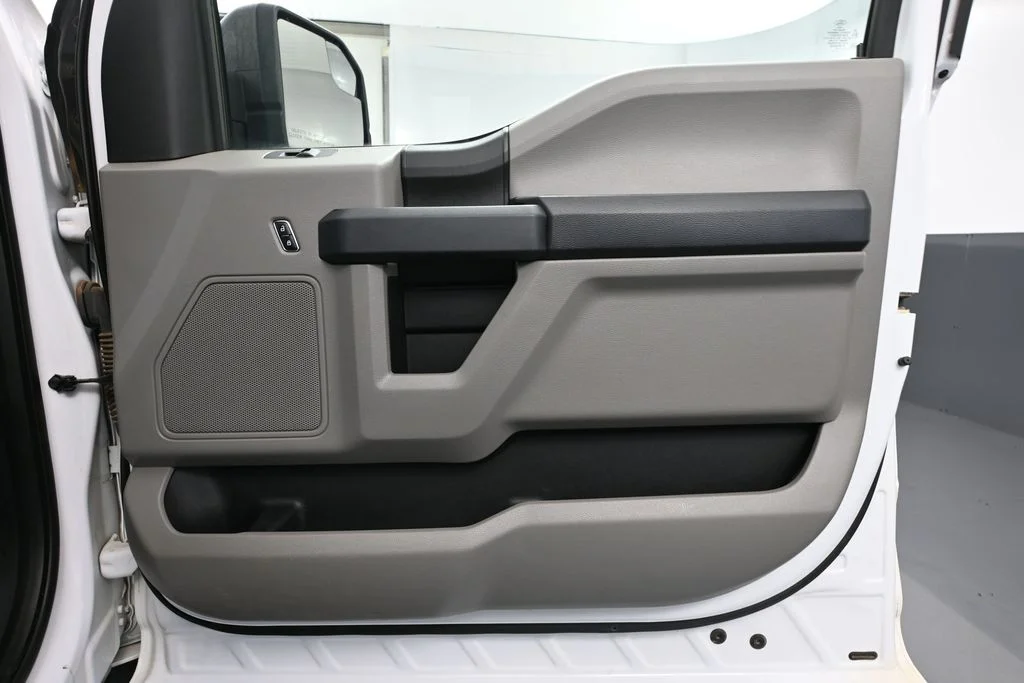 Used 2018 White Ford XL image 41