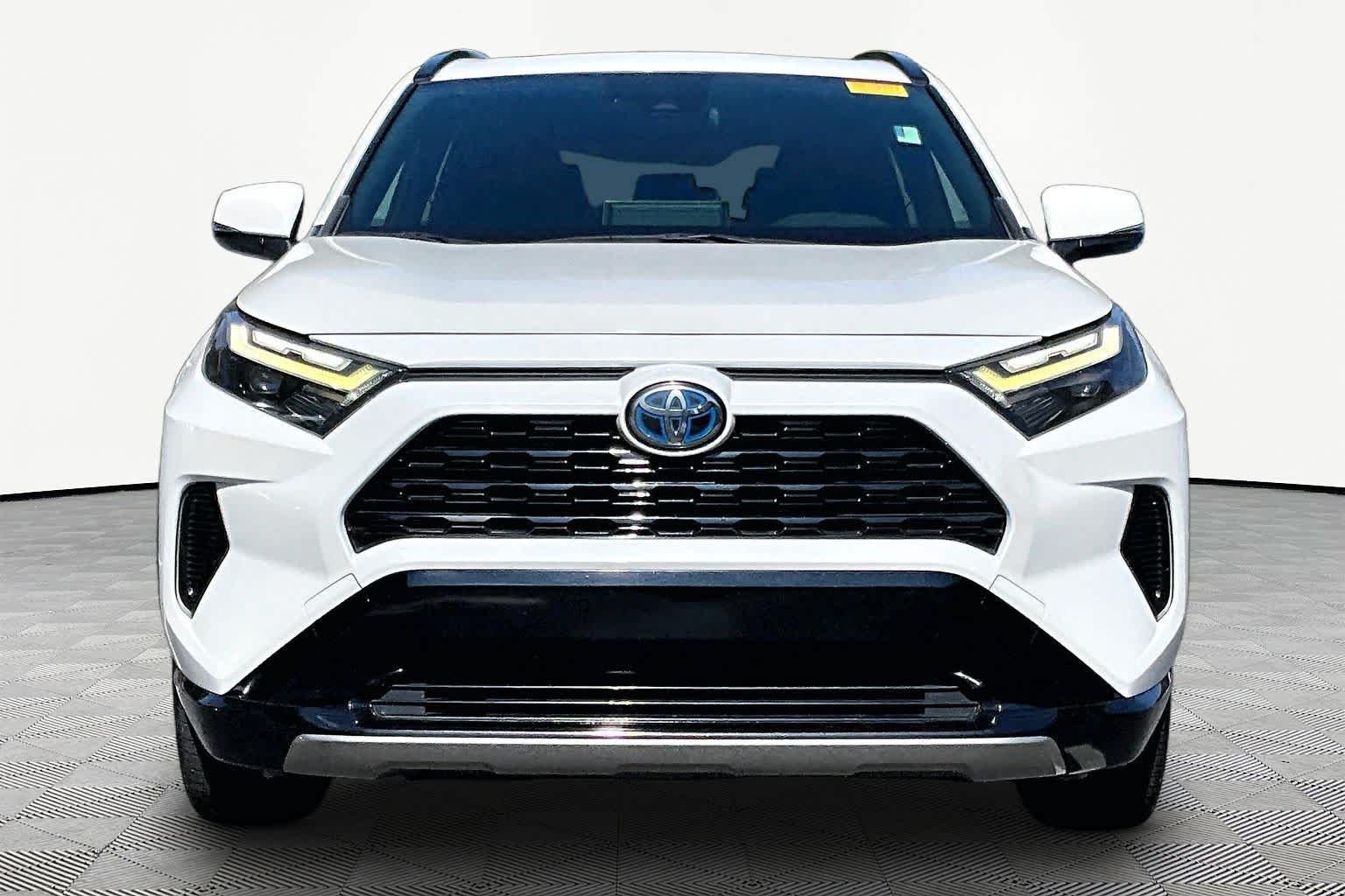 Used 2022 Blizzard Pearl Toyota Hybrid SE image 4