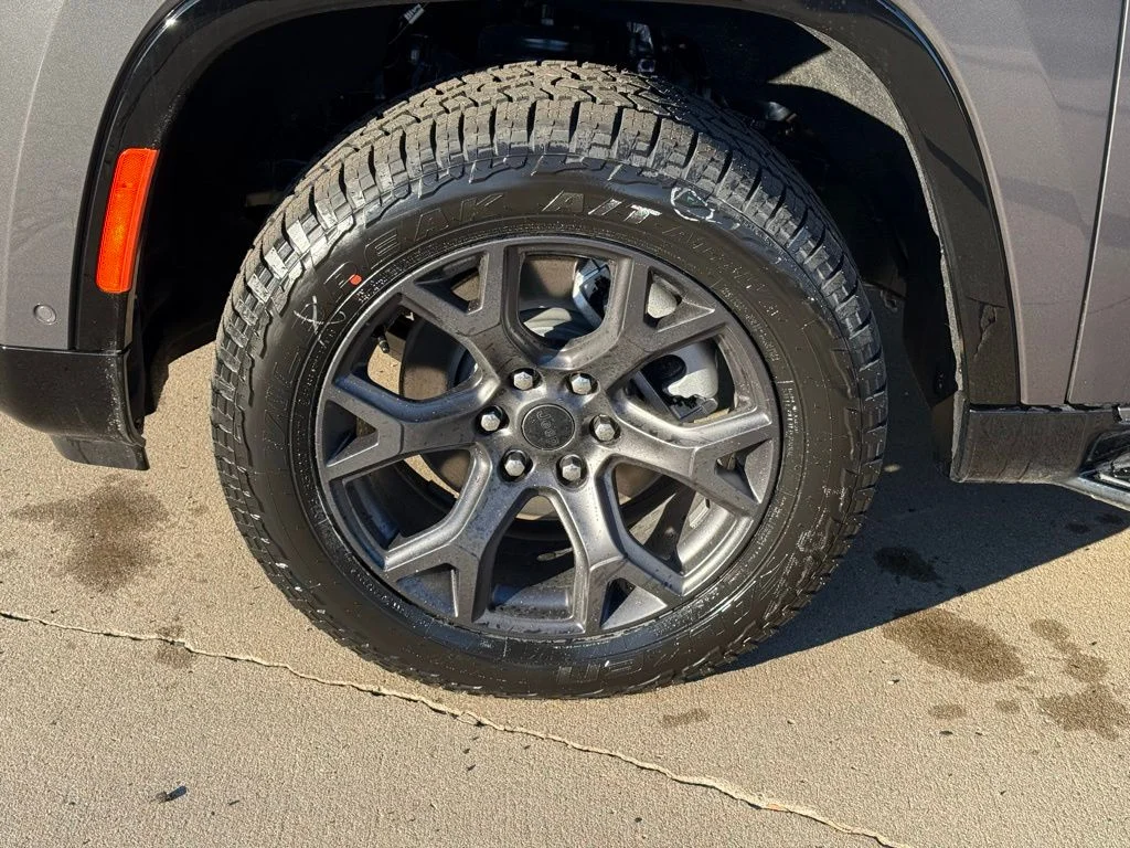 New 2026 Baltic-Gray Metallic Clear-Coat Exterior Paint Jeep Upland image 12