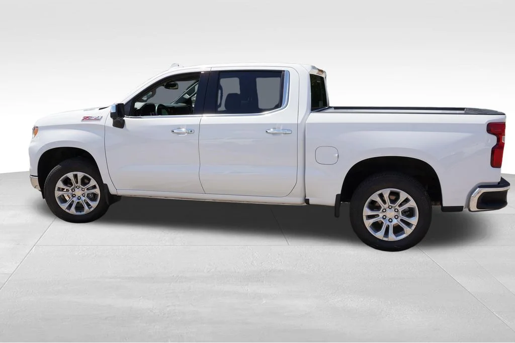 Used 2024 Summit White Chevrolet LTZ image 9