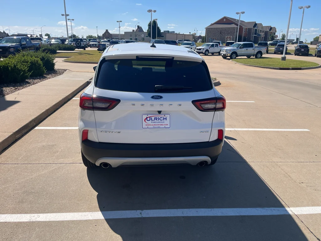 Used 2025 Oxford White Ford Active image 7