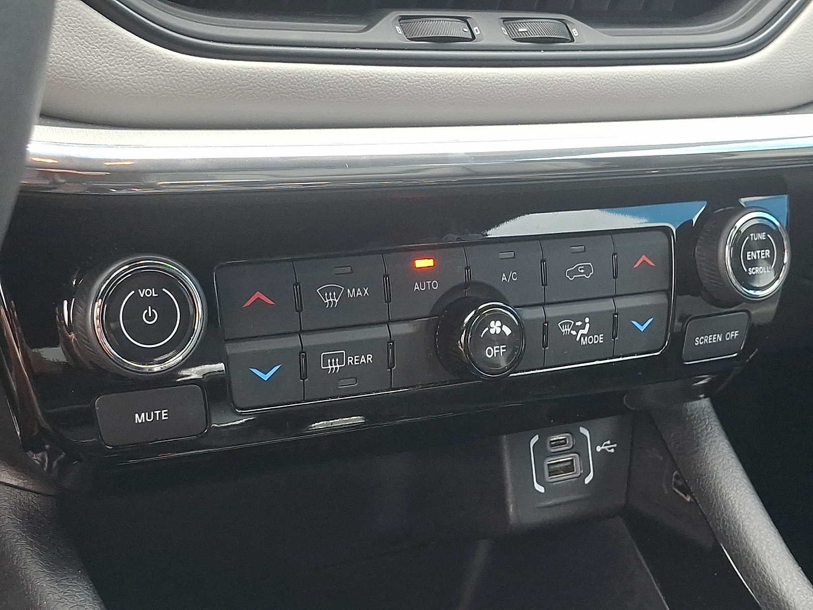 Used 2024 GRAY Jeep Limited image 16