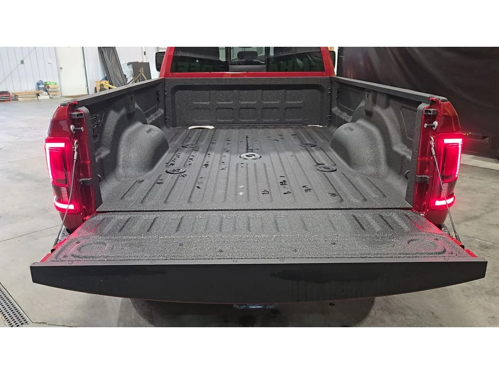New 2026 Molten Red Pearl-Coat Exterior Paint RAM Tradesman image 16