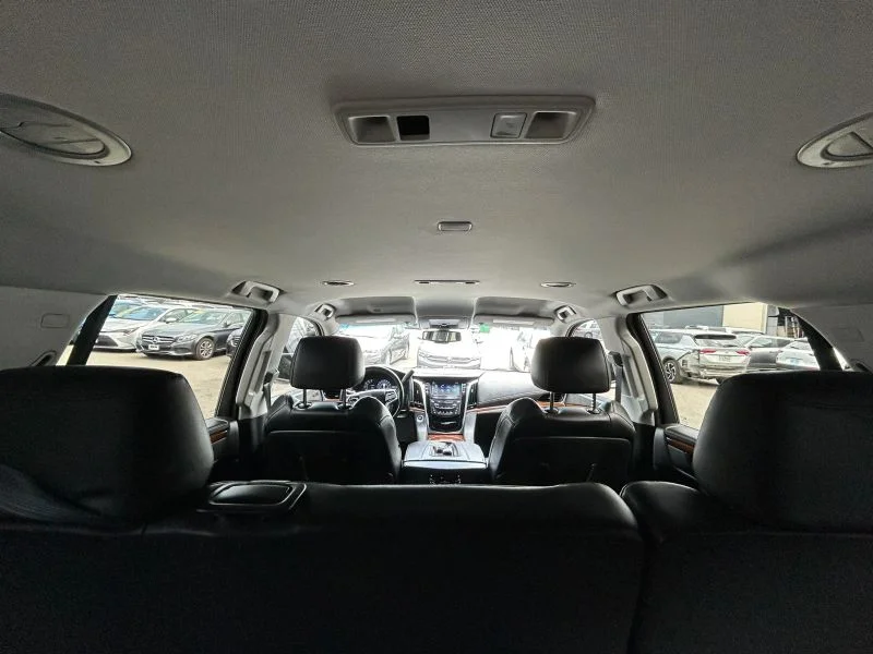 Used 2019 White Cadillac Sport Utility 4D image 49