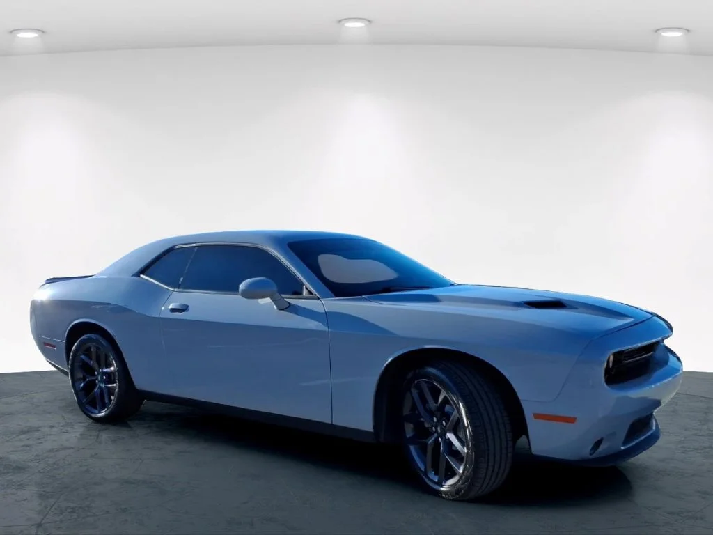 Used 2021 Gray Dodge SXT image 5